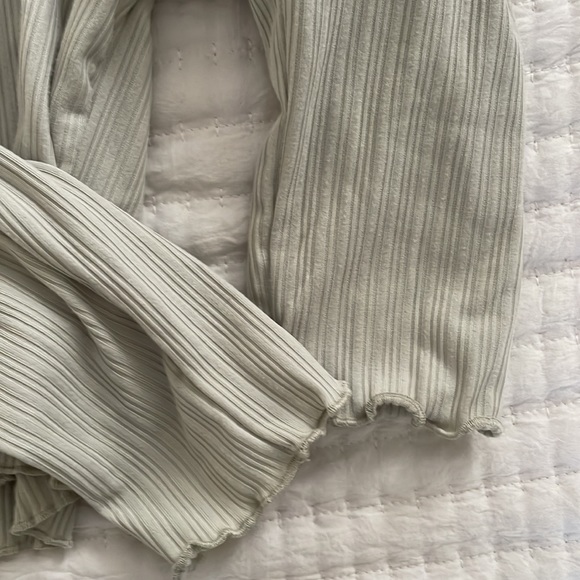 Juniors Cropped Cardigan. Size Medium. Light Green. - Picture 4 of 5